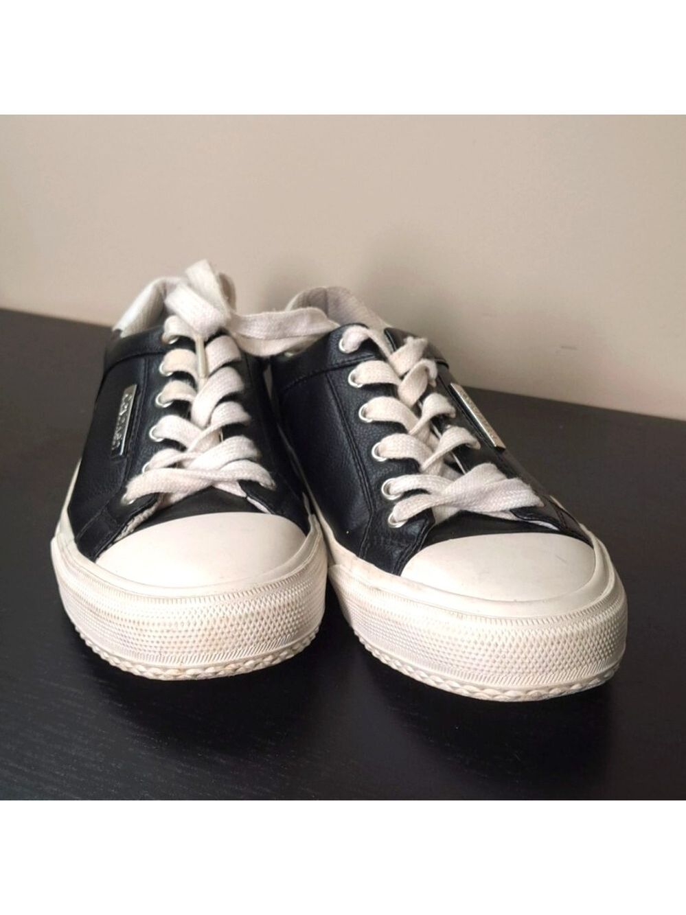 Calvin Klein Lace Up Faux Leather Sneakers Size 6